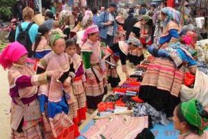 BAC HA MARKET AND SAPA TREK