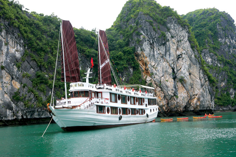 Oriental Sails Cruises to Bai Tu Long Bay 